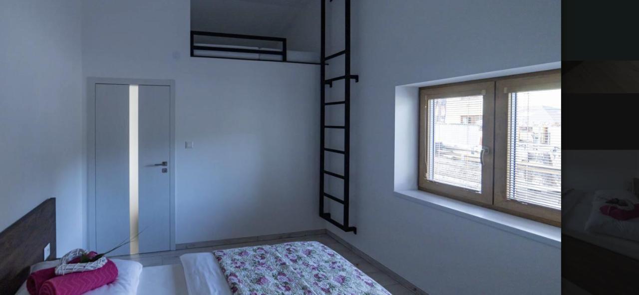 Penzion Tera U Zamku Cervena Lhota Pluhuv Zdar Exterior photo